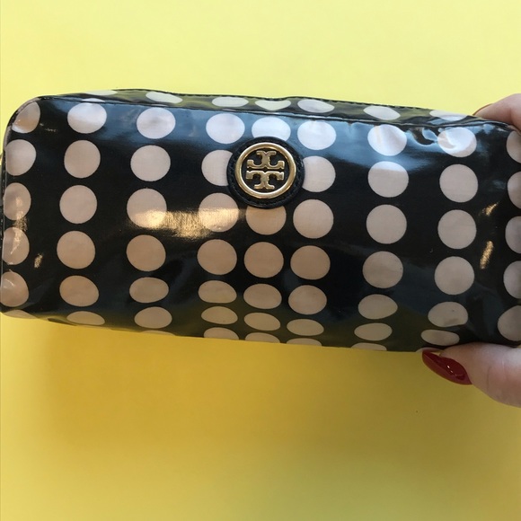 Gorgeous Tory Burch cosmetic bag❤️HP🎉🎊 - Picture 4 of 7